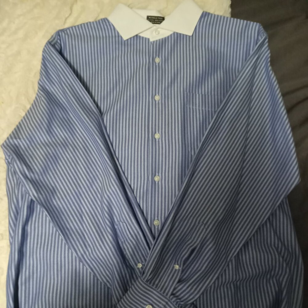Neiman Marcus Men's blue and white pinstripe button up-NEW
